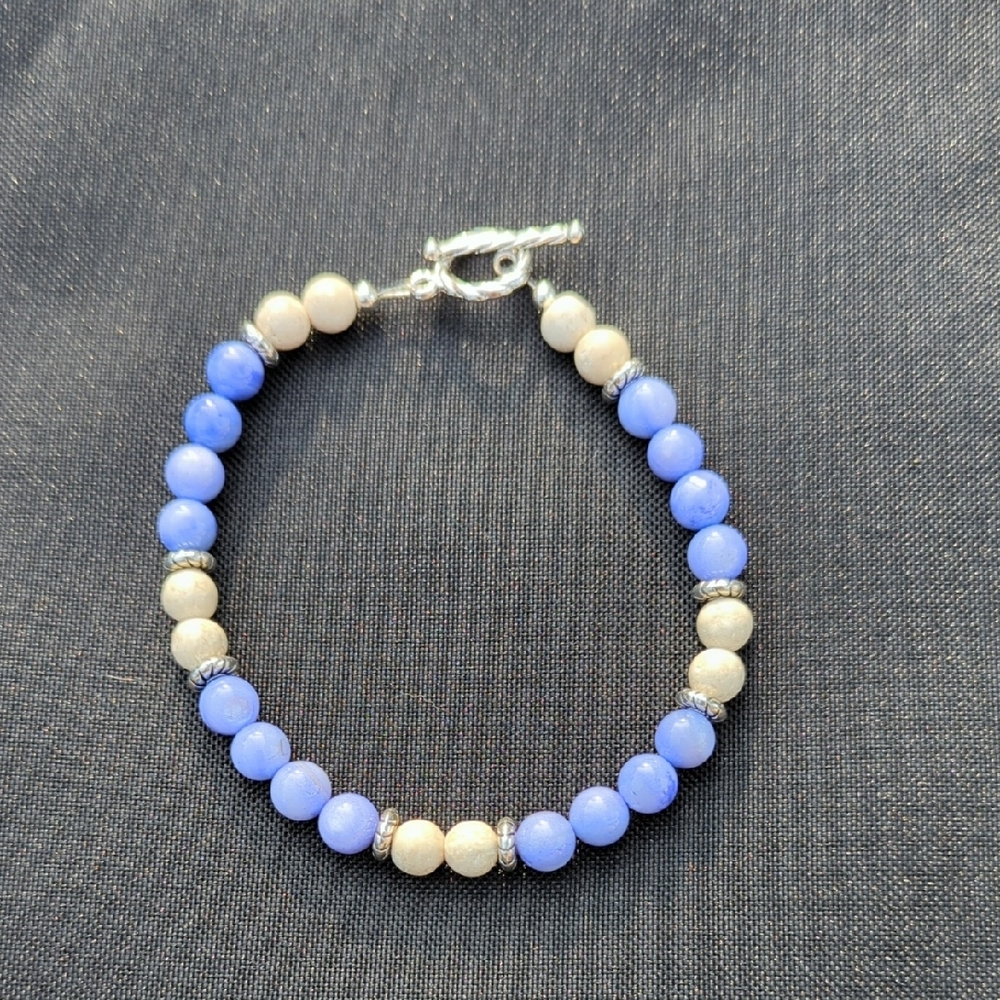 Elegant Purple and Cream Beaded Bracelet with Metallic Accents